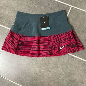 Nike krilo Victory Printed Pleated Skirt size XS